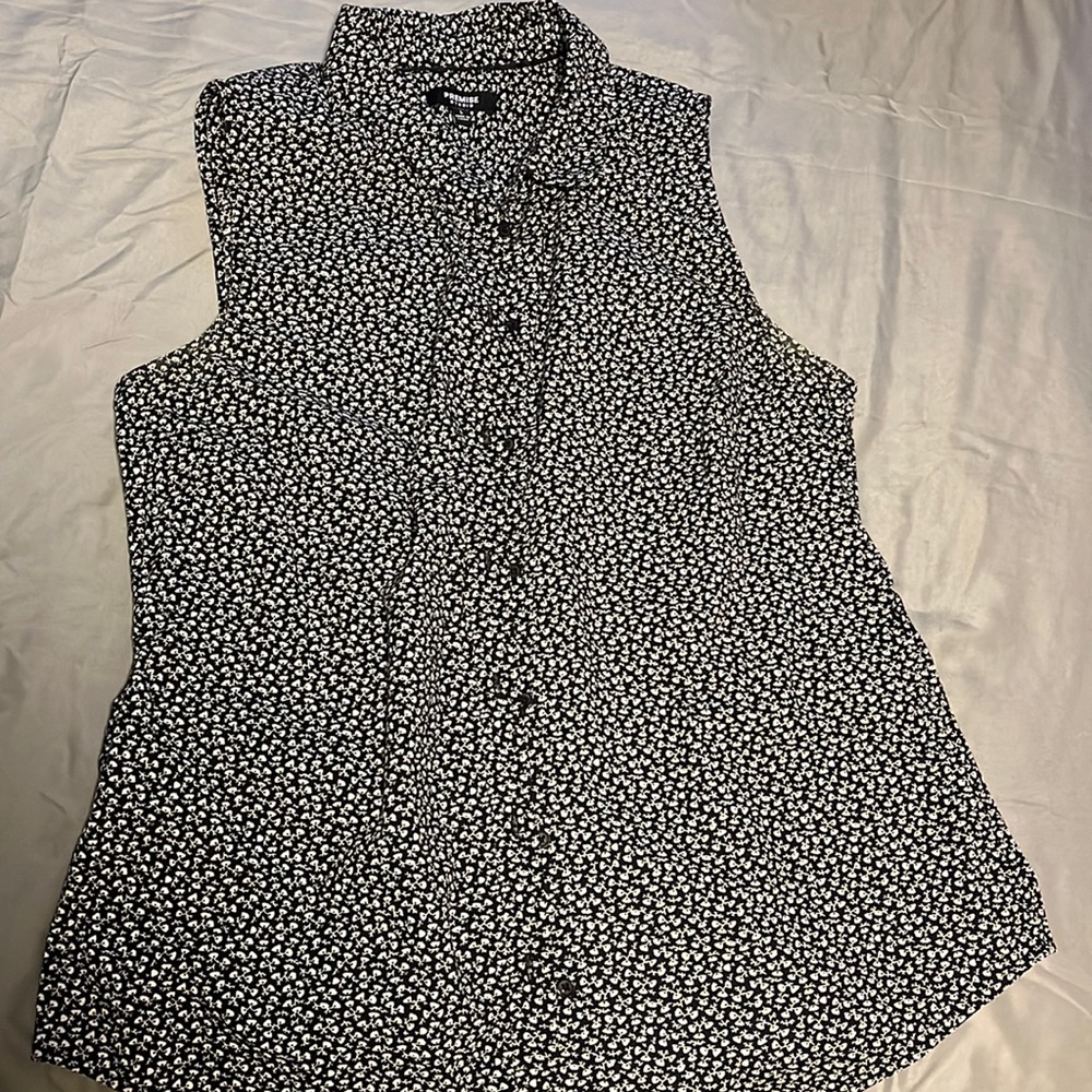 Premise Studio sleeveless blouse. Black and white tiny print. Used. Size L